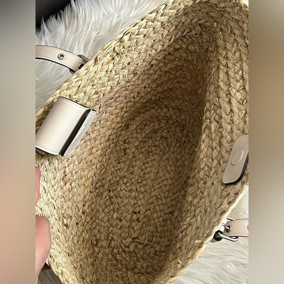 CJ518 - Coach Large Tote - Picture 9 of 12